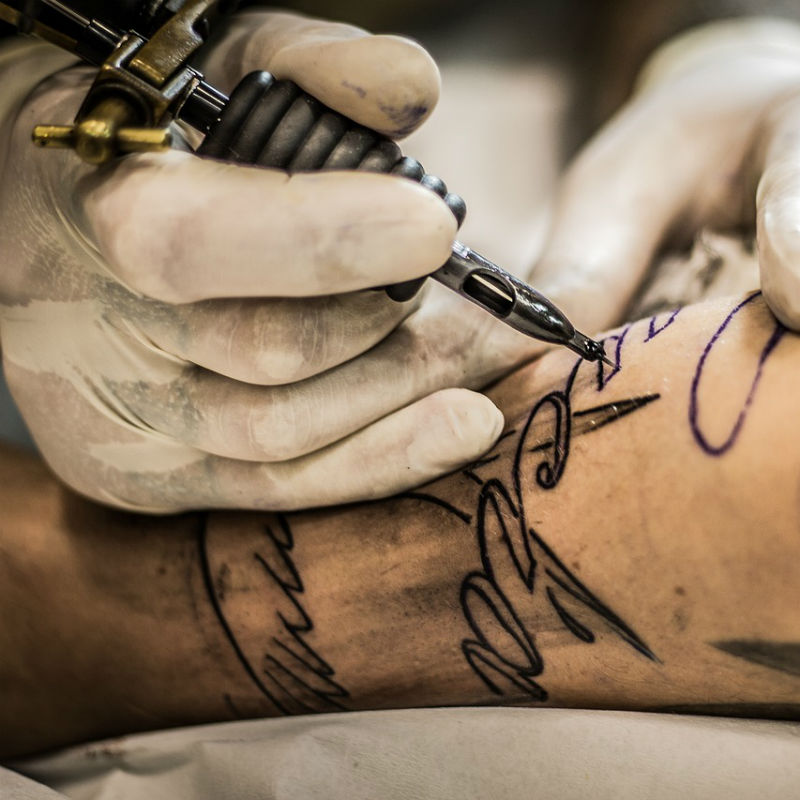 Tatuowanie ciała jest modne, ale czy bezpieczne?